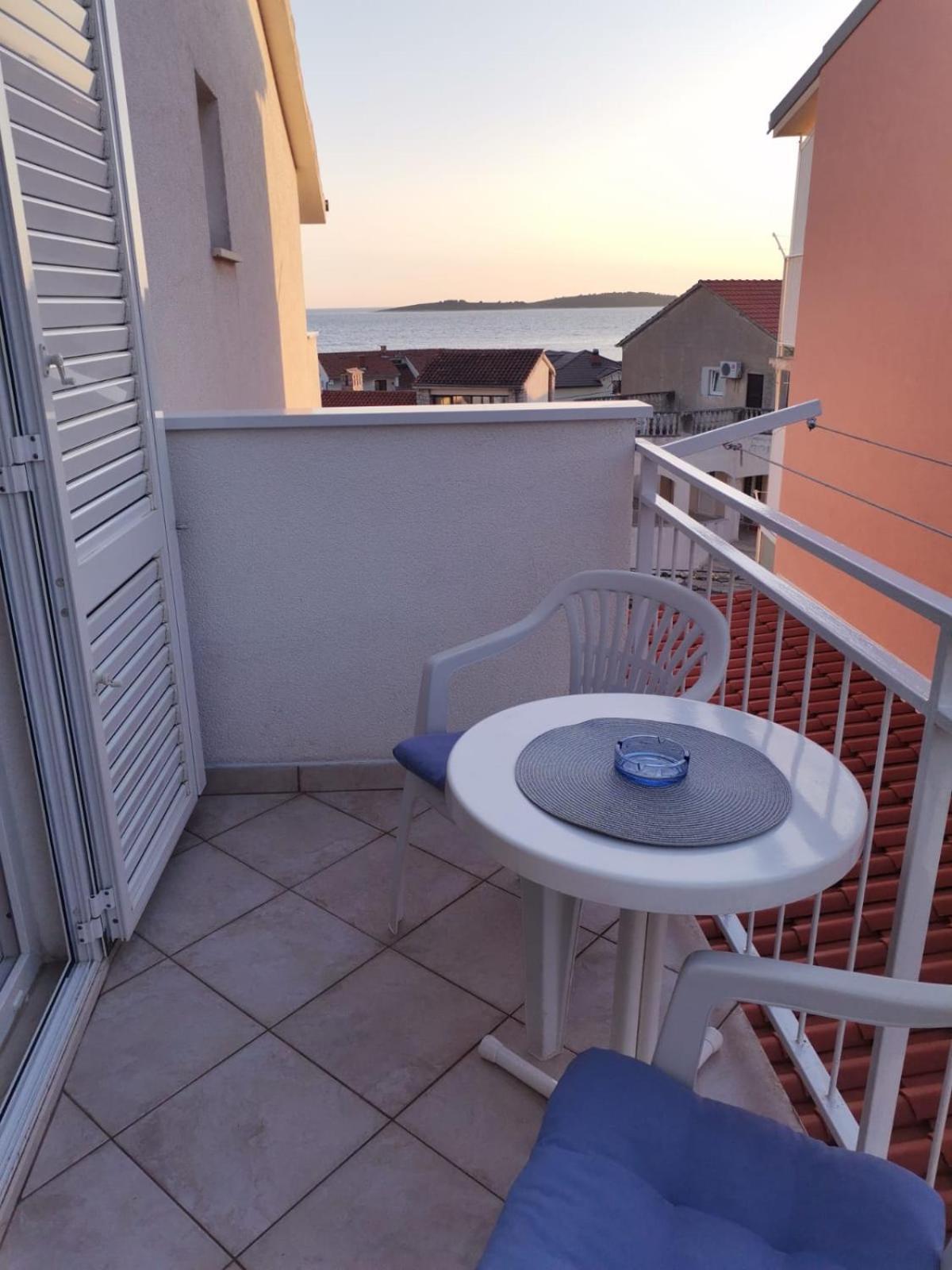 Apartmani Ljubo Primošten Exterior foto